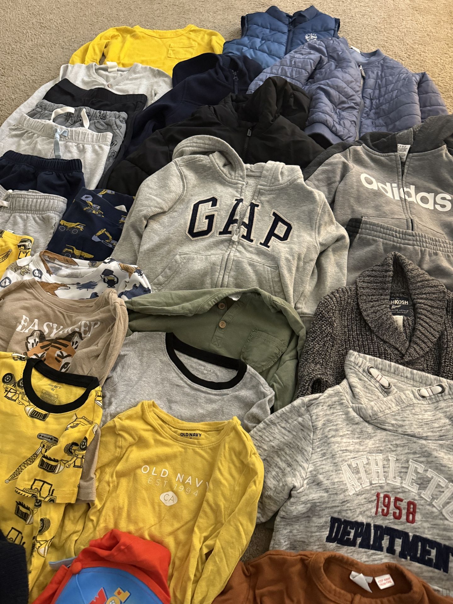 Boys Clothes Carters, H&M, Gap, Next. Size 4T-5T Coat, Vest, Jackets Sweaters. Great Condition Total 32 Items