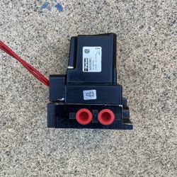 Parker GG20025B01 Pneumatic Solenoid Valve.  