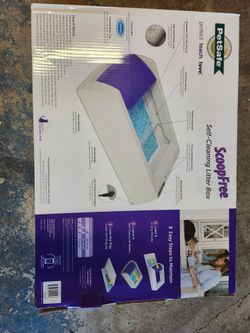 PetSafe ScoopFree automatic self-cleaning litter box with a hood