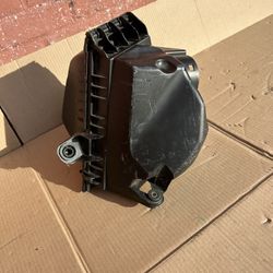 2012 - 2016 BMW 528I F10 ENGINE AIR INTAKE FILTER BOX OEM* W/ MaF Sensor