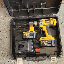 Dewalt 14.4v Battery Powered Drill W/case