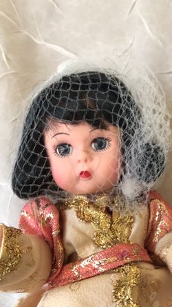 Madame Alexander Golden Girl jointed 8-inch Vintage Dolls Style #30560