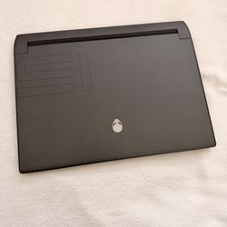 Alienware M15 R6 Gaming Laptop 15”