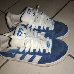 Adidas Evolution (Size 8)