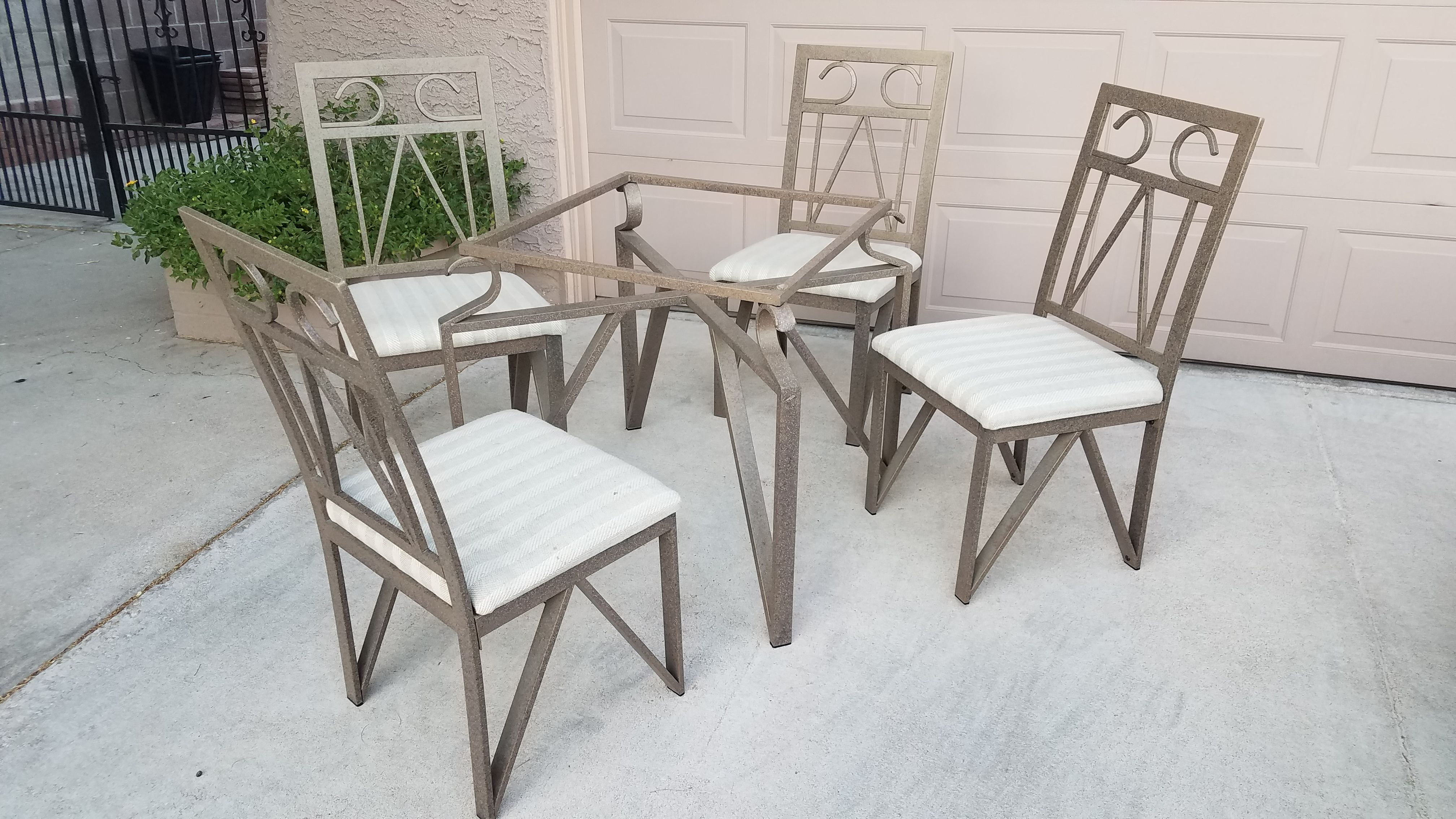 Table w 4 Chairs & Bakers/Wine Rack