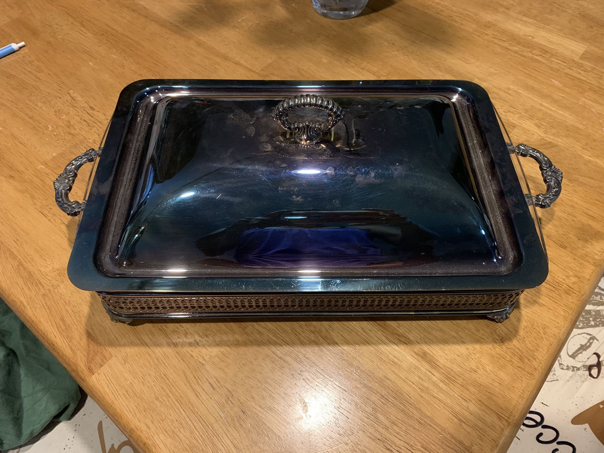 Silver serving dish/tray