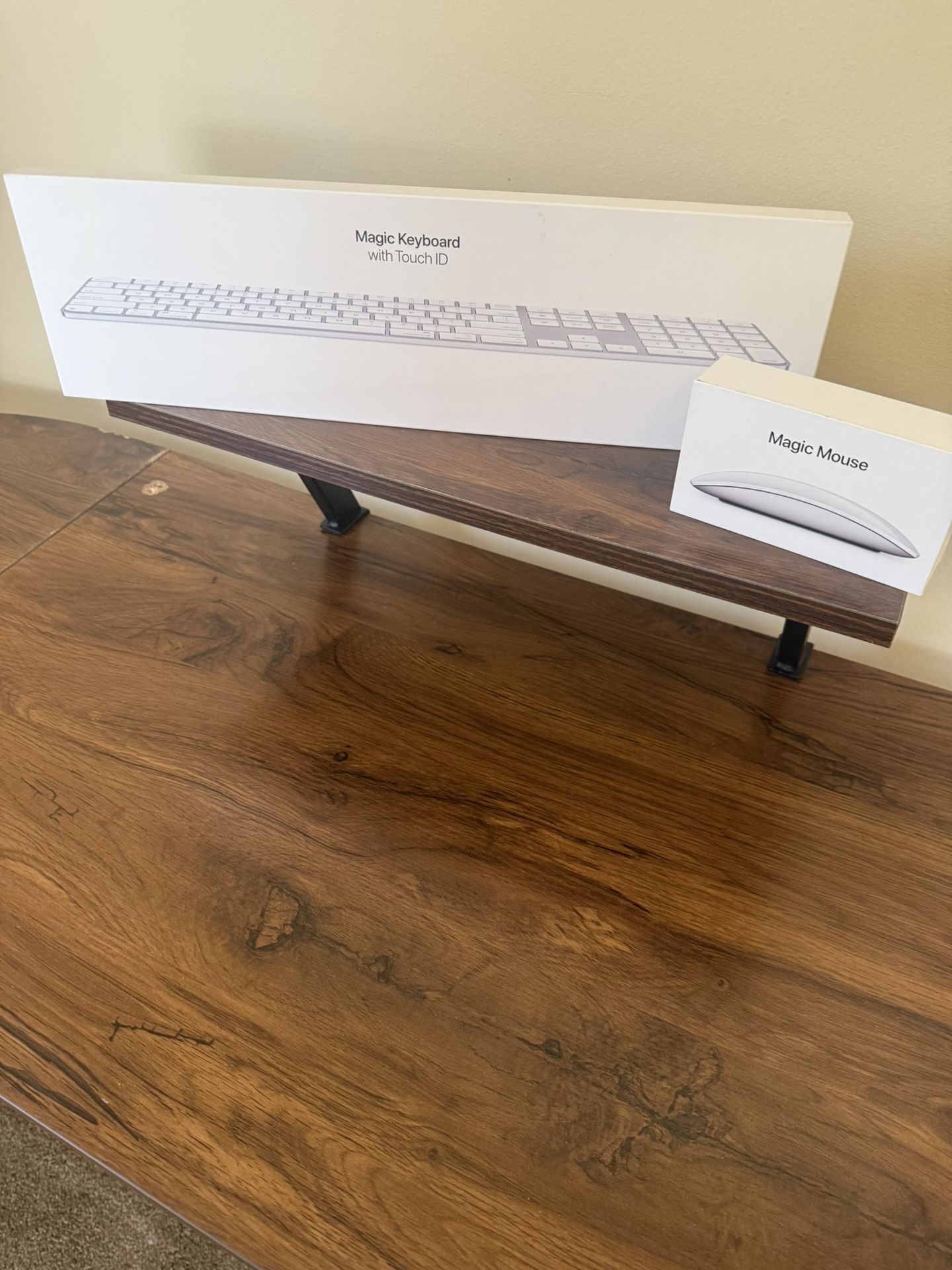 BRAND NEW APPLE MAGIC MOUSE AND KEYBOARD $150 FOR BOTH PICKUP ONLY