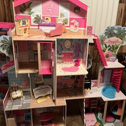 Barbie House w/ Accessories 