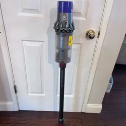 Dyson V10 With accessories vacuum cleaner