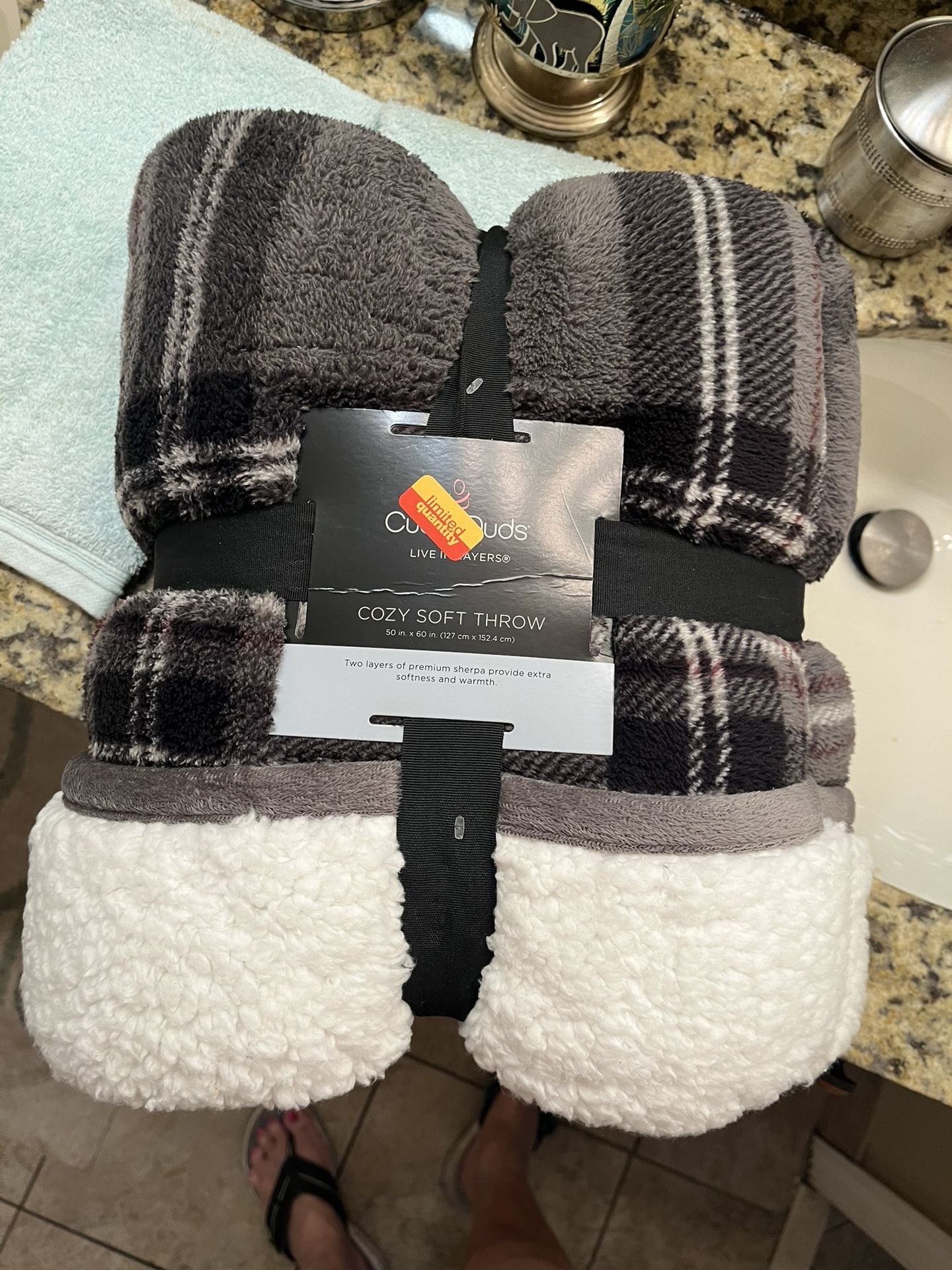 New Never Used Cozy Throw Blanket