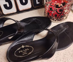 Prada Milano Black Patent Leather Thong Sandals Slides – Women's
Size 40 / US 10