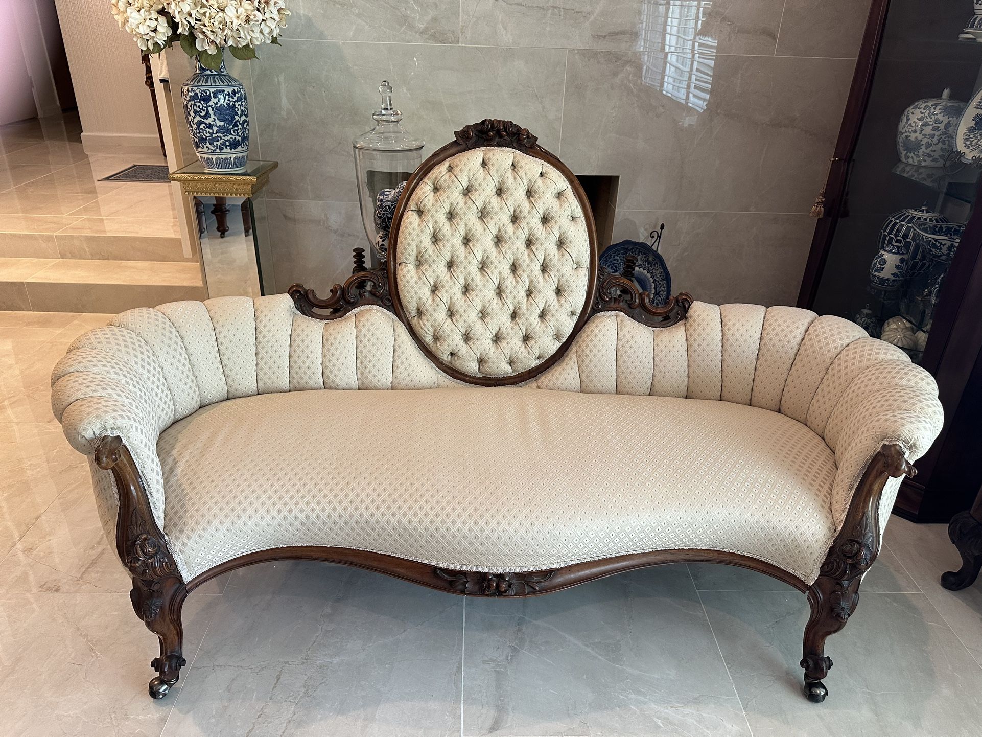 BEAUTIFUL VICTORIAN COUCH