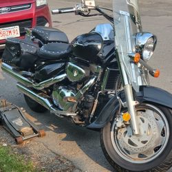 Suzuki Boulevard C90 