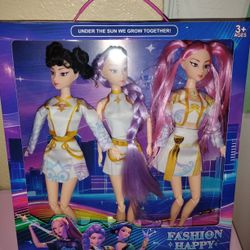 Demon Hunters Dolls And Two 22 Inch Posters Huntrix And Saja Boys $10 Takes All Of It 