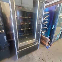 Rowe Glassfront Snack Vending Machine 