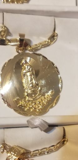Cadena con dige de la virgen de guadalupe de oro laminado