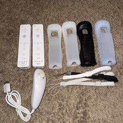 Wii Console  Controllers And Cover 