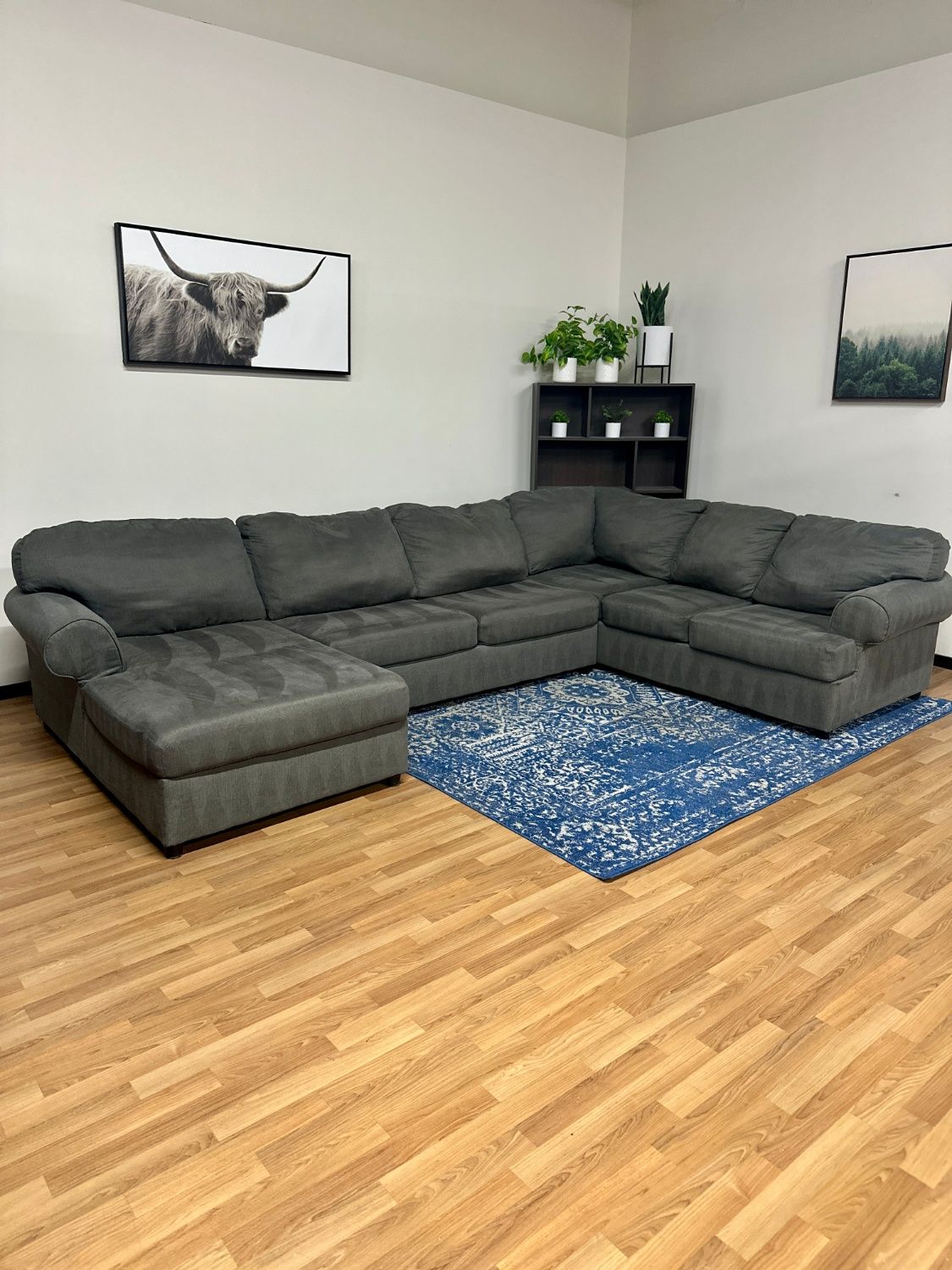 π DELIVERY AVAILABLE! Beautiful Large U-shape Sectional Sofa