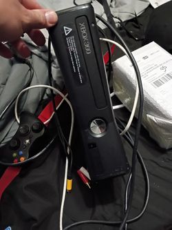 Xbox 360 With Controller And Cords. 40$ 