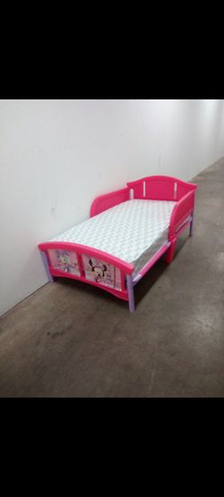 toddler bed with mattress pickup 2-11 pm rainbow/Charleston cash only read description 