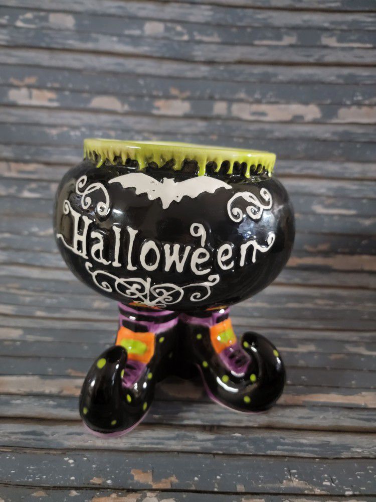 Hanna's Handiworks Happy Halloween Witch's Feet Cauldron