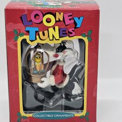 NEW Matrix Ornament Sylvester Tweety Bird Cage Pencil Looney Tunes 1995

Looney Tunes Matrix Collectible Ornaments Sylvester & Tweety in Cage

New, in