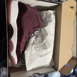 Que Jordan 11s Velvet Maroon for Sale in Arlington TX OfferUp