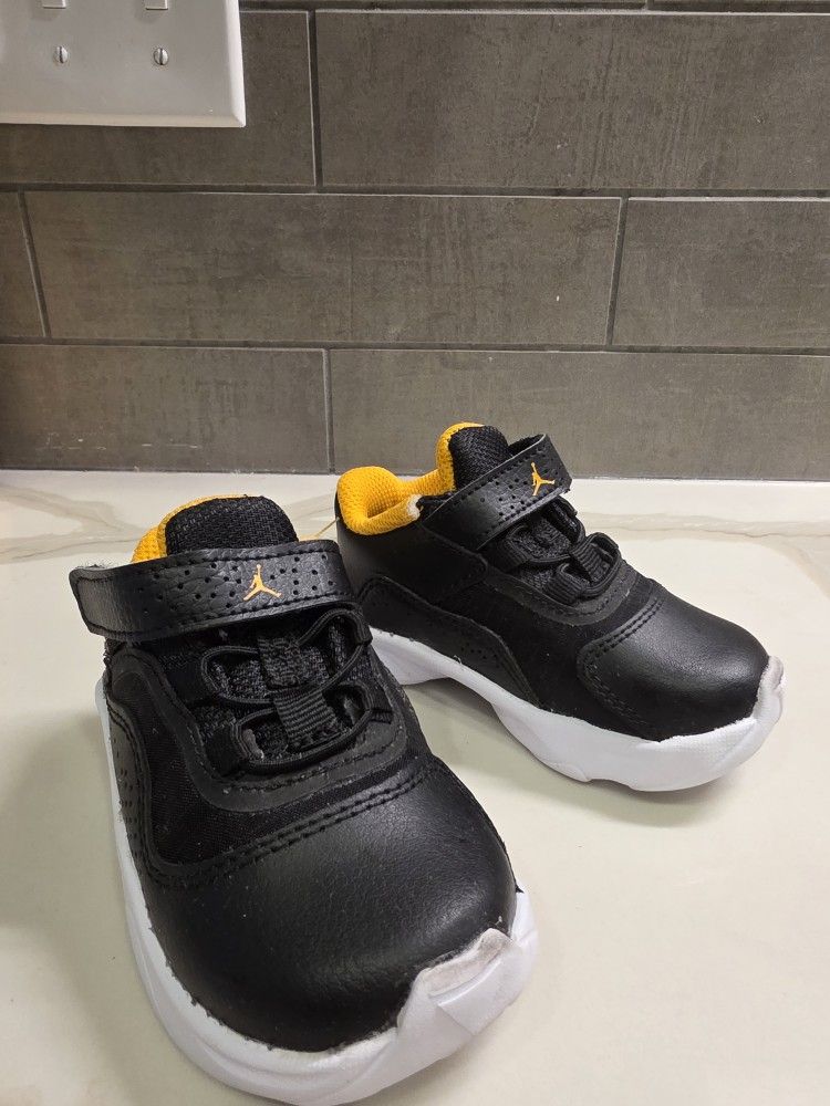 Nike Air Jordan 11 CMFT Low Black/Taxi/White Shoes - Toddler Size 5C