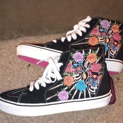 Size 9 
Vans "Dia De Los Muertos" Glow In The Dark Shoes