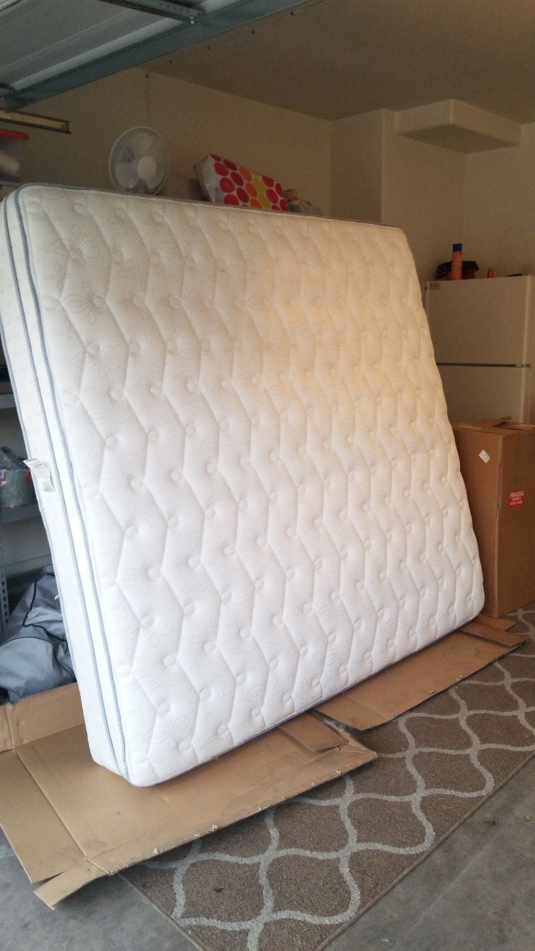 King pillow top mattress.Free ,Like new.