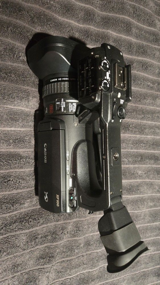 Canon XF-100