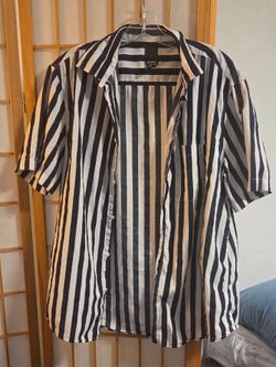 Men's H&M Black & White Vertical Stripe Short-Sleeve