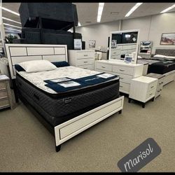 4pcs Queen White Bedroom set  Are Available With Free Delivery And Cash On Delivery 