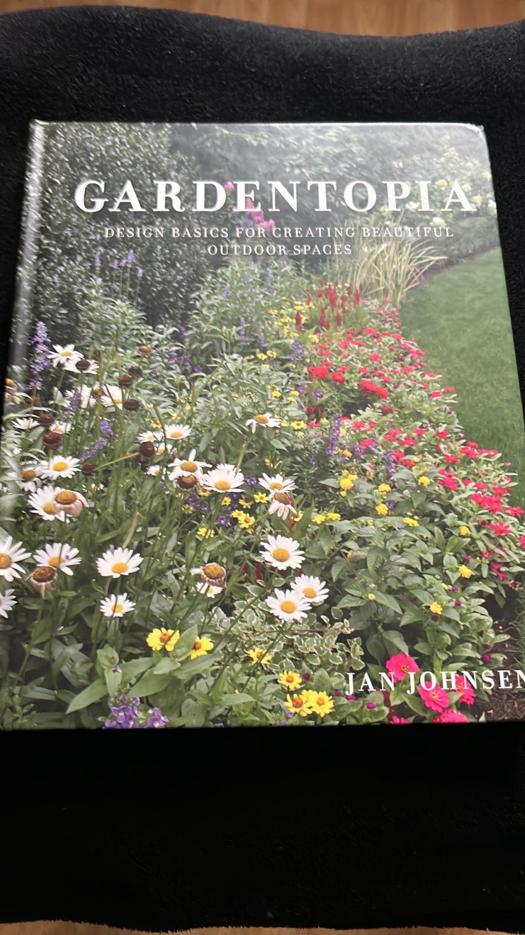 Gardentopia Landscape Design Book (Hardcover) – Jan Johnsen