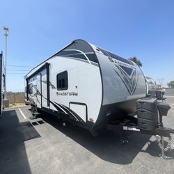RV Toy Hauler 27 Feet! (Fits Can-am)