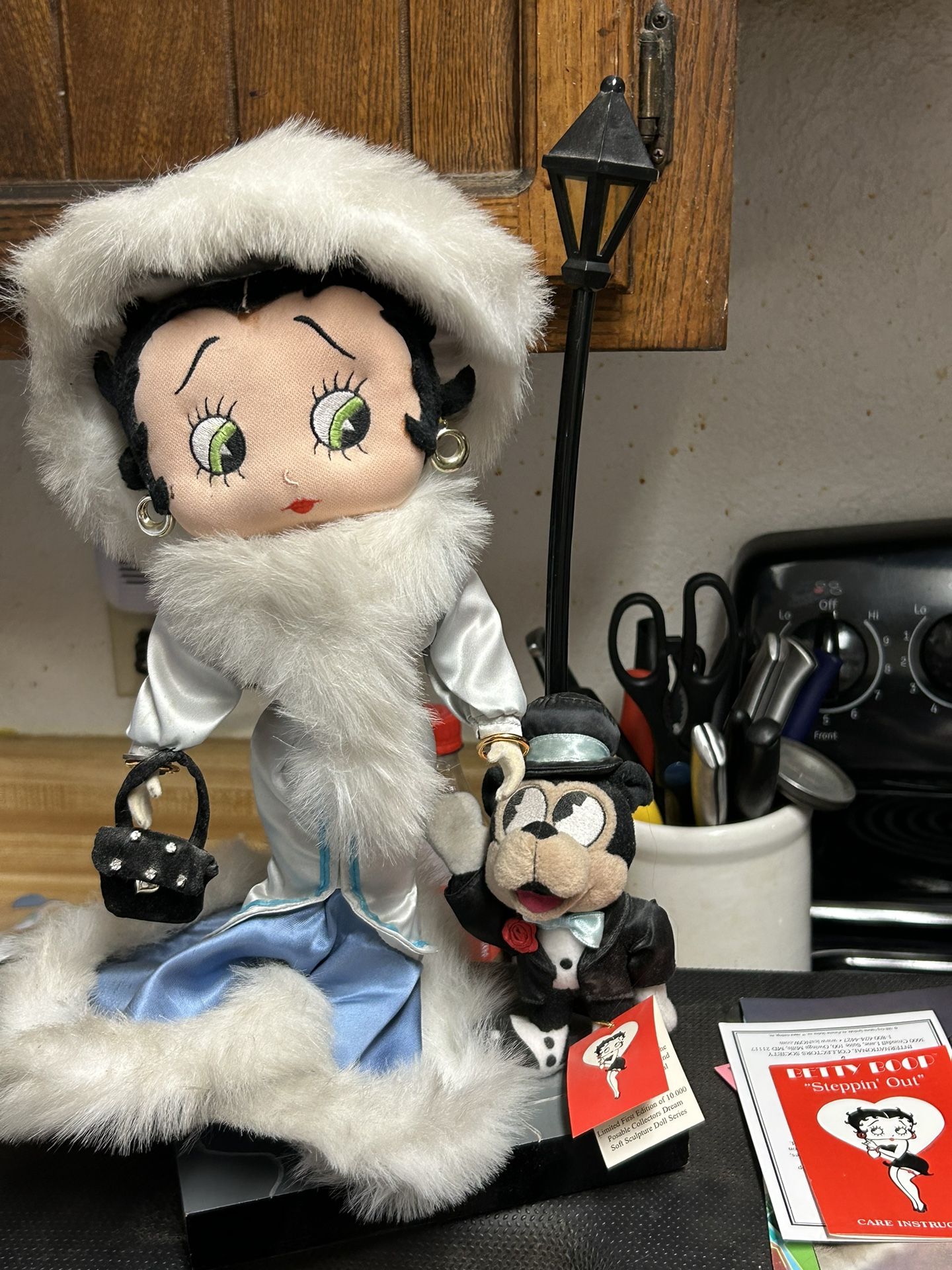 Betty Boop Stepping Out Doll With Stand And All Documents
