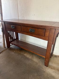 Entrance table