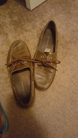 Size 7.5 men boat dock shoes