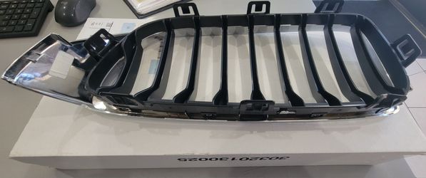 BMW 4 Series Front Right (Passenger Side) OEM Grille – 2014–2020