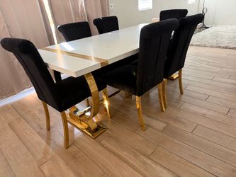 6 Chairs + Table