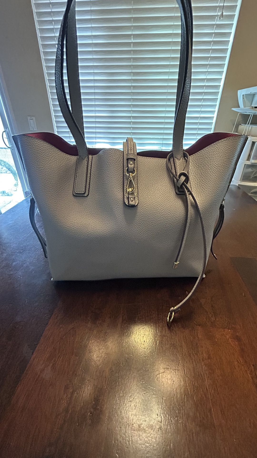 New Travanti Tote Set