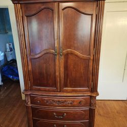 Armoire/Wardrobe Cabinet (Pickup)