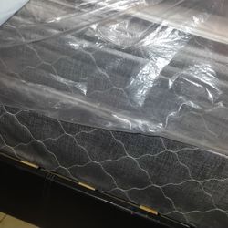 Queen Size Mattress And Box Spring 
