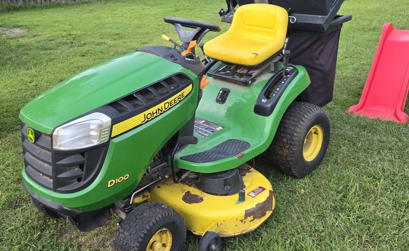 Lawnmower Tractor John Deer
