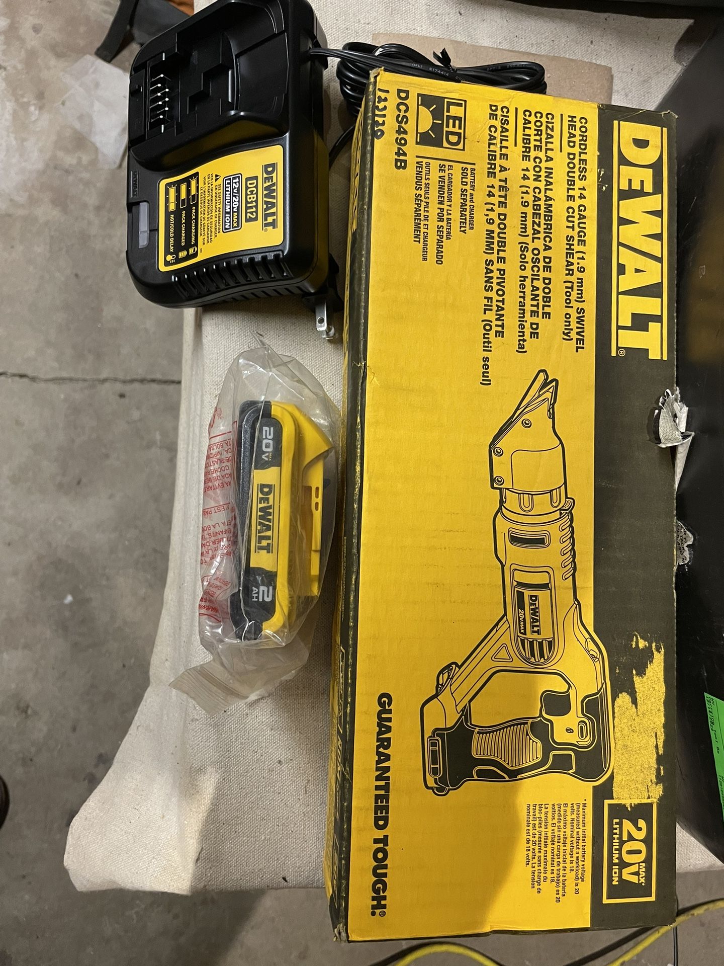 20 Volt MAX Cordless 14 Gauge Swivel Head Double Cut Shears With Batt And Charger New $320 Firm