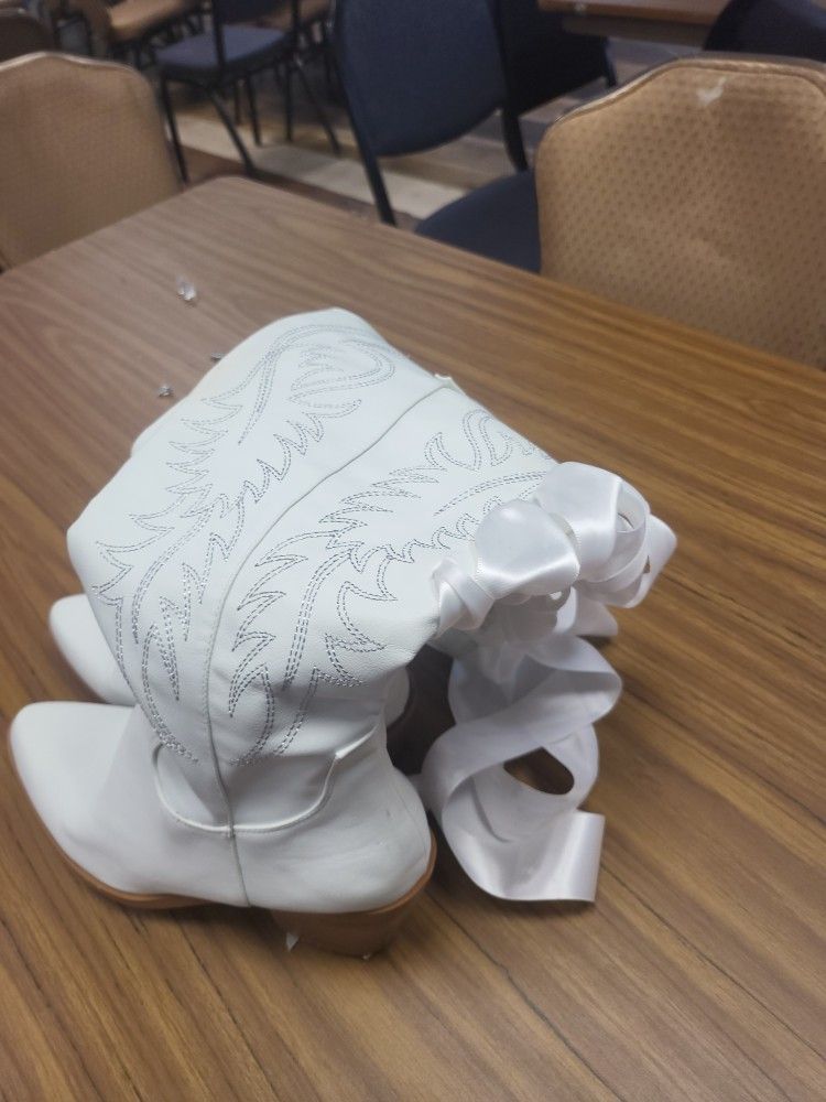 Women's Boots Size 7.5 Like New 25.00