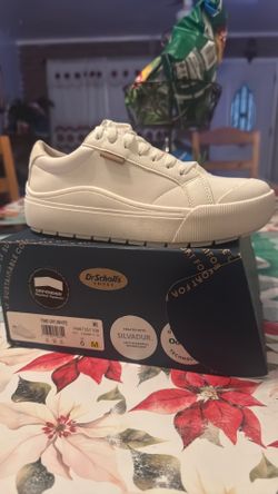 Time off, white Dr. scholls shoes