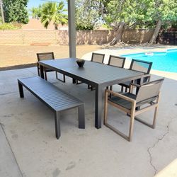 Outdoor Dinning Table and Chairs