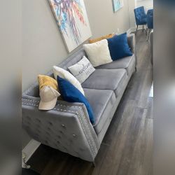 Ashley Gray Tufted Sofa, Nailhead Trim - Like New – Davenport, FL