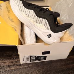 Brand New Curry 11 Team Shoes – Size 10.5 – Never Worn